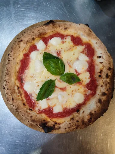 Forno a legna acceso